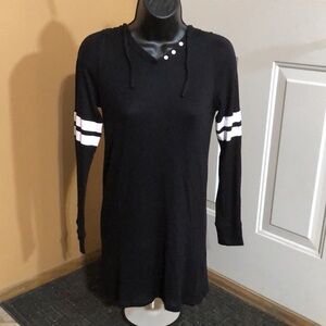 SO Girls’ XS Black Hoodie Long-Sleeve Top with White Arm Stripes